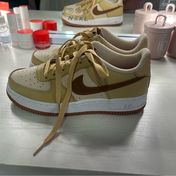 Nike Airforces - Picture 3 of 6